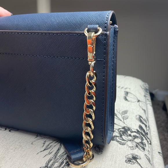 Michael Kors:: Jet Set Travel Clutch Crossbody in Navy - Picture 9 of 12